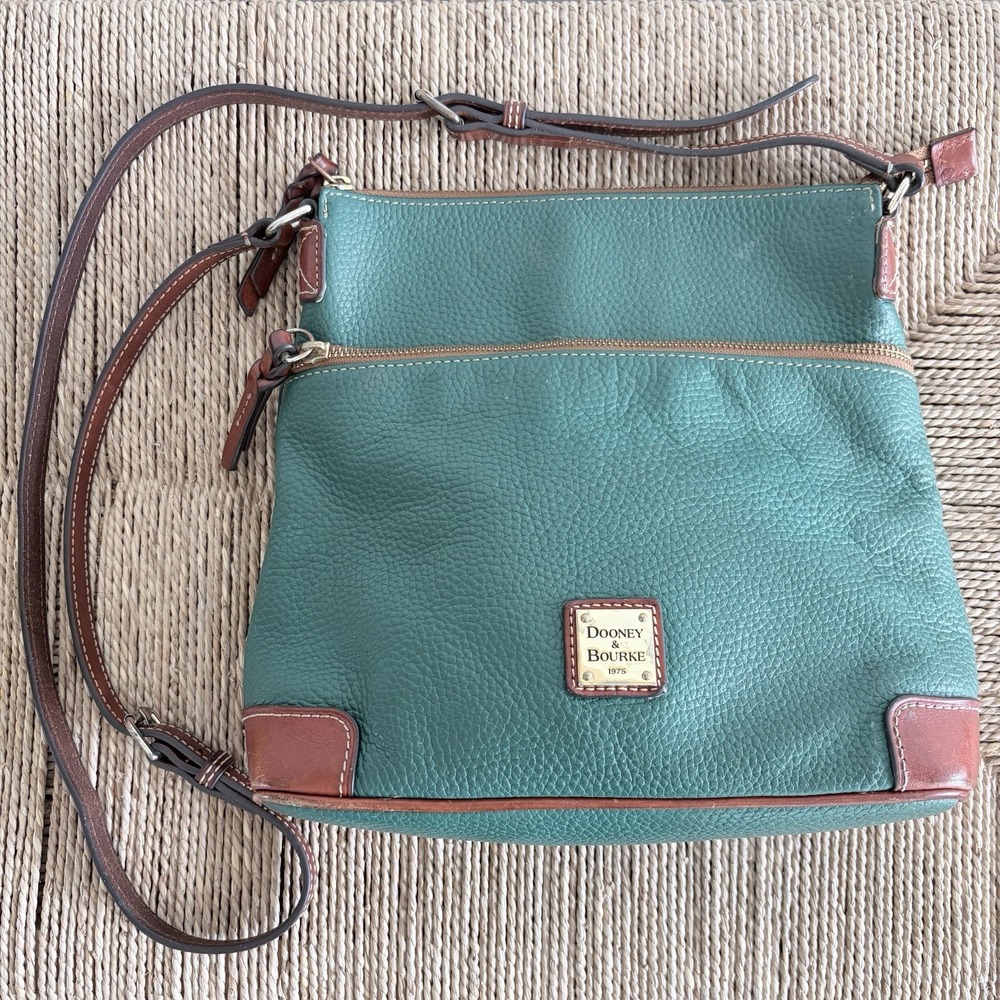 Dooney & Bourke Pebbled Grain Ginger  Crossbody Bag Green Letter Carrier Y2K 90s